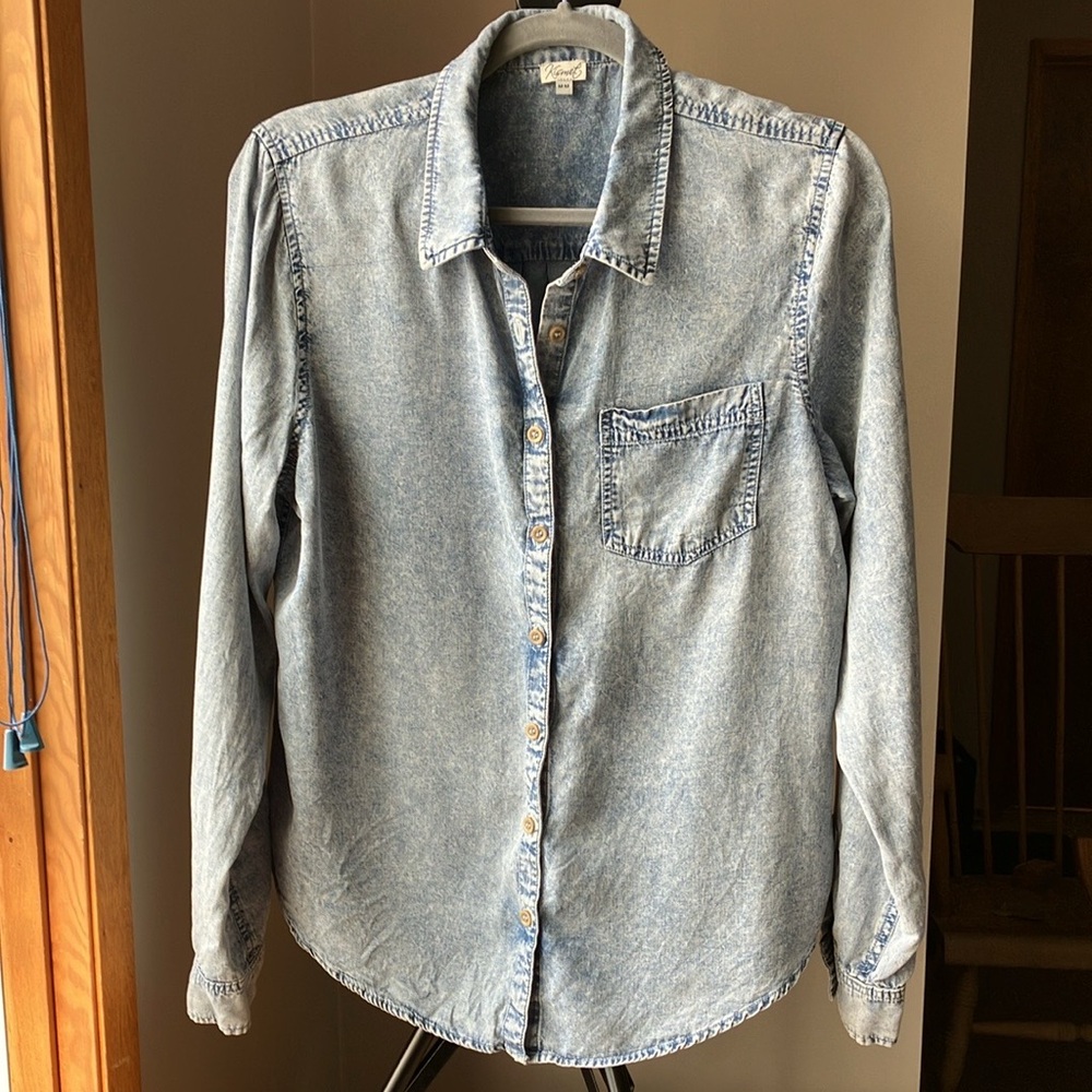 Kismet Button Down Shirt Chambray acid wash tencel lightweight women’s size M